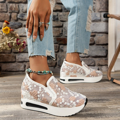 Blomsterbroderte Sneakers for Kvinner: Stilig Mesh-design