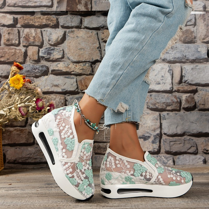 Blomsterbroderte Sneakers for Kvinner: Stilig Mesh-design