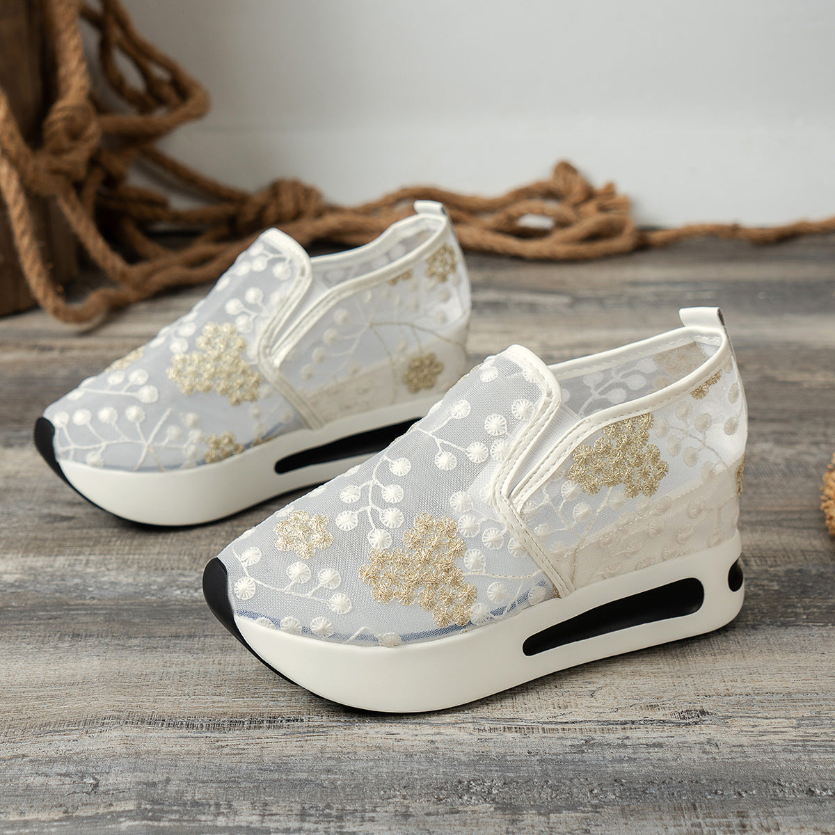 Blomsterbroderte Sneakers for Kvinner: Stilig Mesh-design