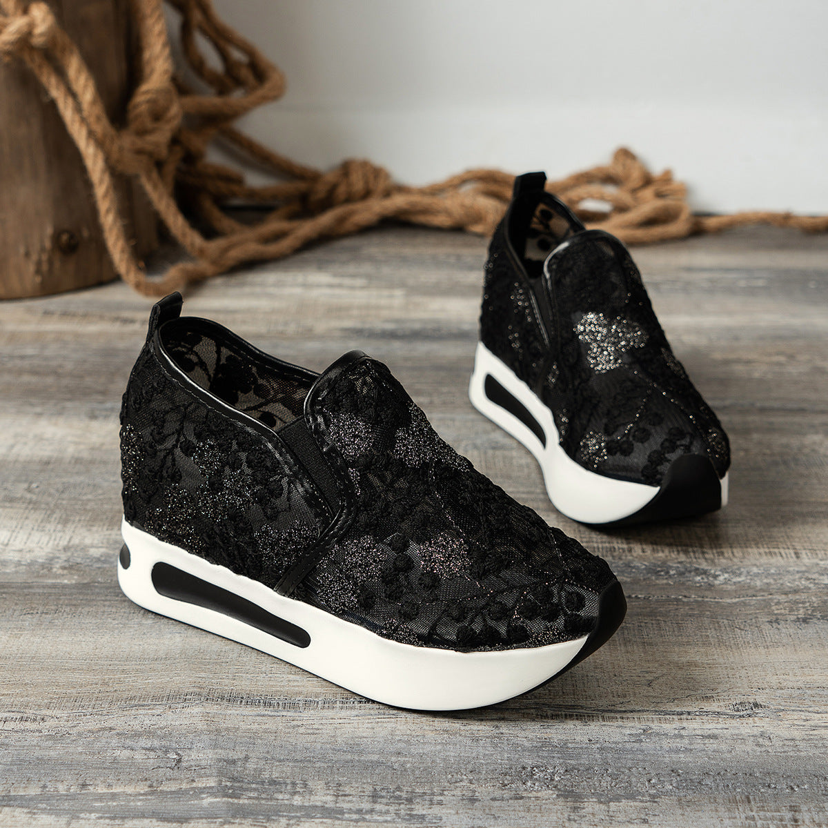 Blomsterbroderte Sneakers for Kvinner: Stilig Mesh-design