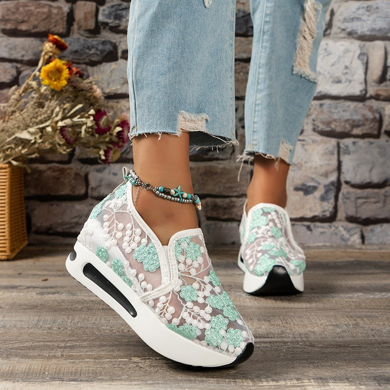 Blomsterbroderte Sneakers for Kvinner: Stilig Mesh-design