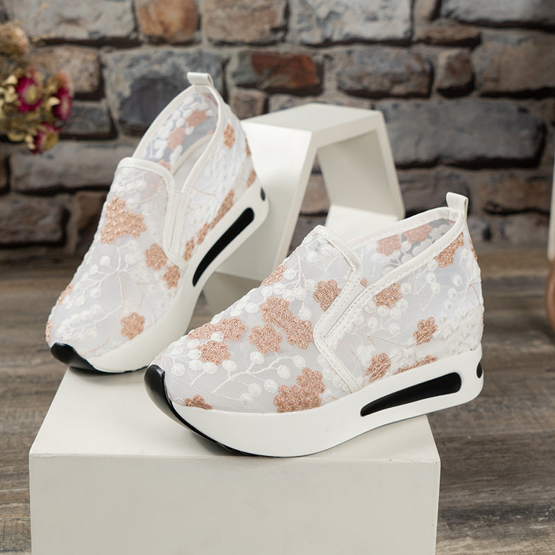 Blomsterbroderte Sneakers for Kvinner: Stilig Mesh-design